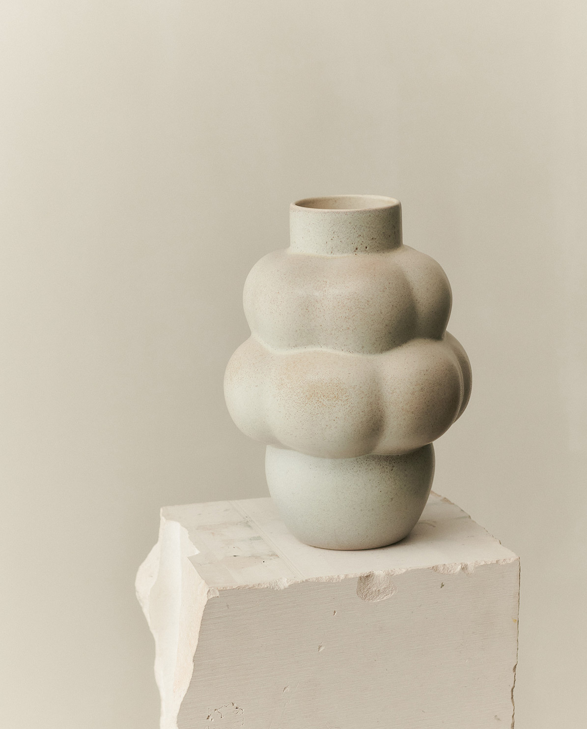 Louise Roe Vase Balloon 04 Steingut 32 cm H