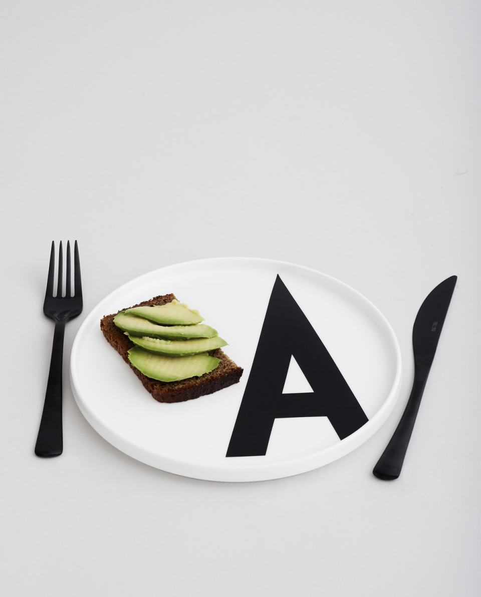 DESIGN LETTERS Porzellanteller Q 2
